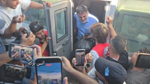 وصول 12 أسيرًا محررًا إلى مستشفى شهداء الأقصى برفقة اللجنة الدولية للصليب الأحمر، وهم: